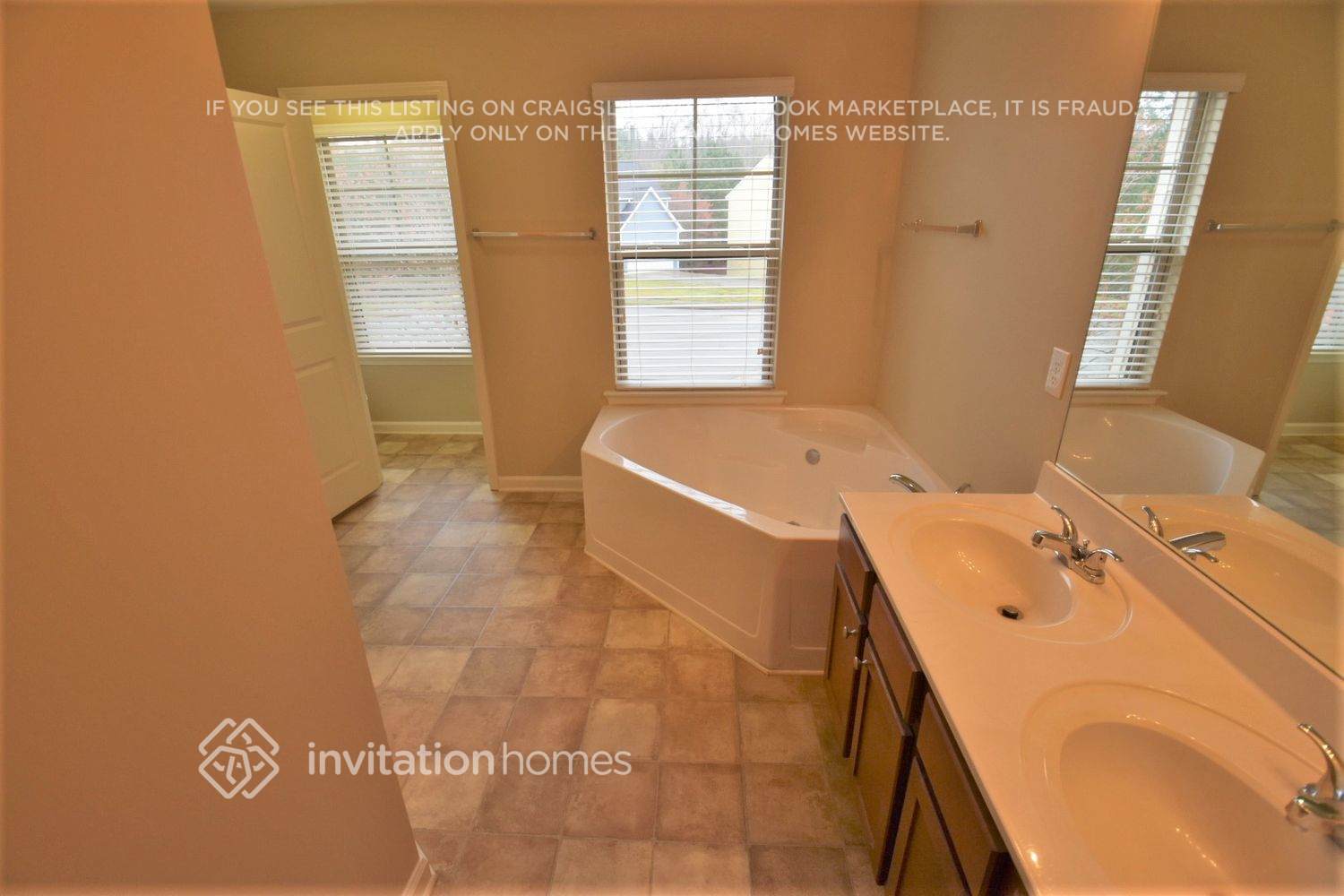 Building Photo - 592 Rock Hill Pkwy