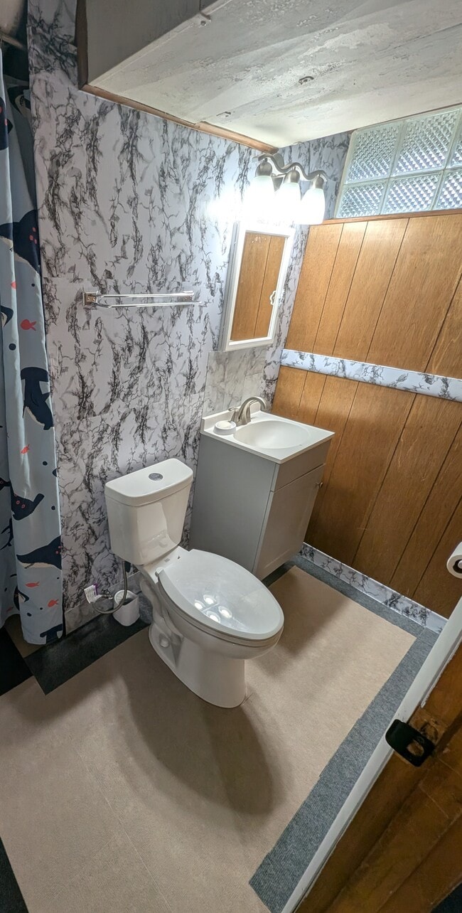 Building Photo - Rutland Ave