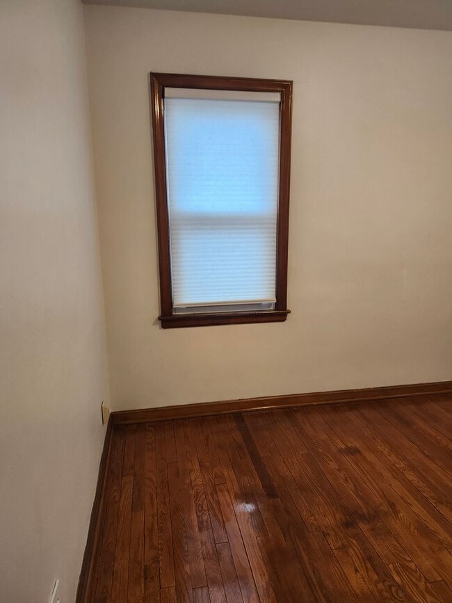 Building Photo - Single family home in great neighborhood!