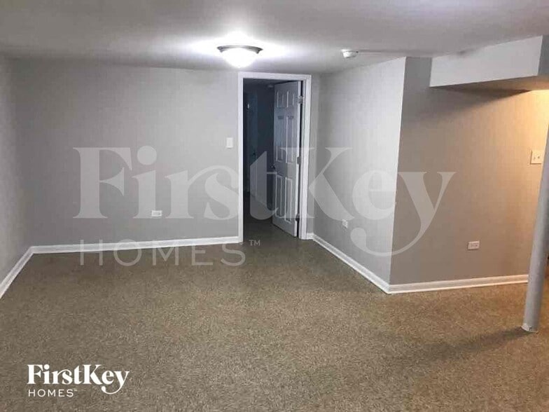 Building Photo - 17422 Community St