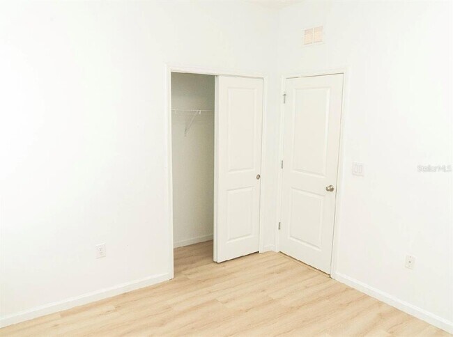 Building Photo - 445 Silver Palm Dr