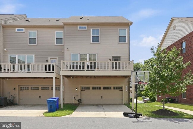 Building Photo - 10993 Oswestry St