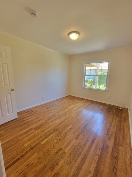 Building Photo - 13644 Leadwell St