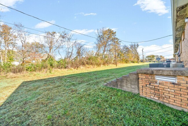 Building Photo - 113 Tandy Dr