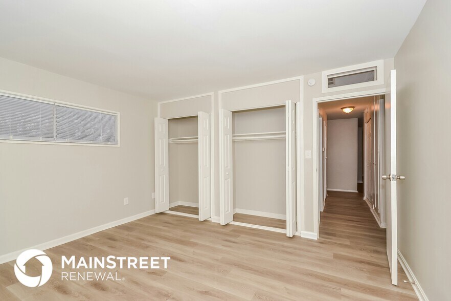 Building Photo - 8691 Bobolink Dr