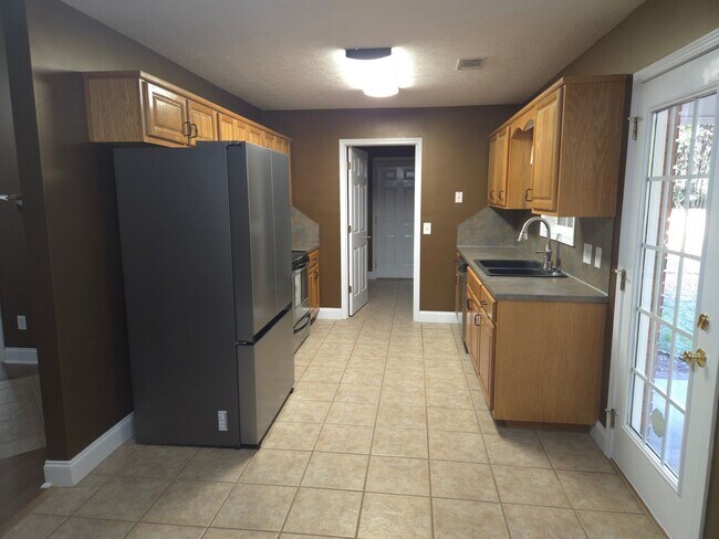 Building Photo - FOR RENT in NORTH COLUMBUS! Available NOW!