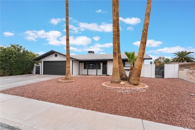 Building Photo - 3992 Chinchilla Ave