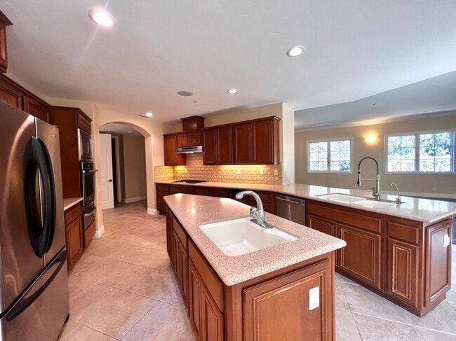 Building Photo - Hidden Gem at the End of the Cul-de-Sac!