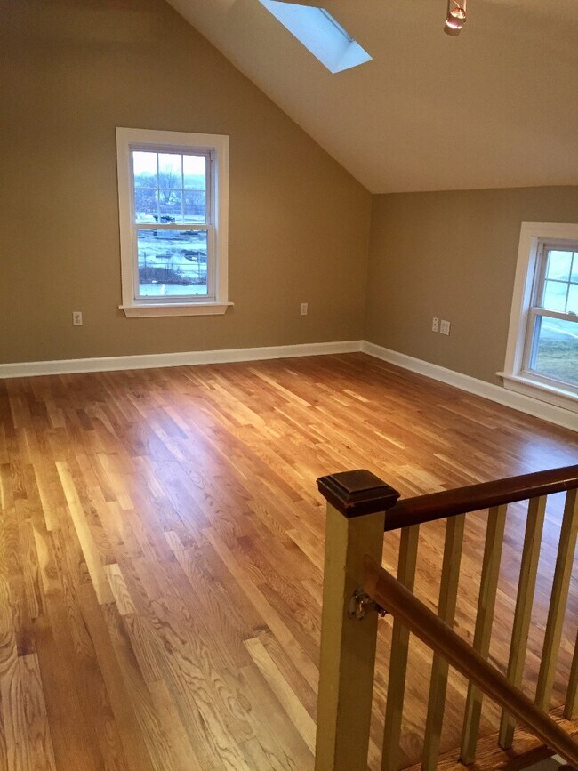 Building Photo - 6 Skillings Rd