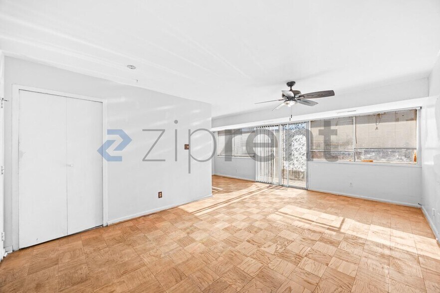 Building Photo - 5851 Quantrell Ave