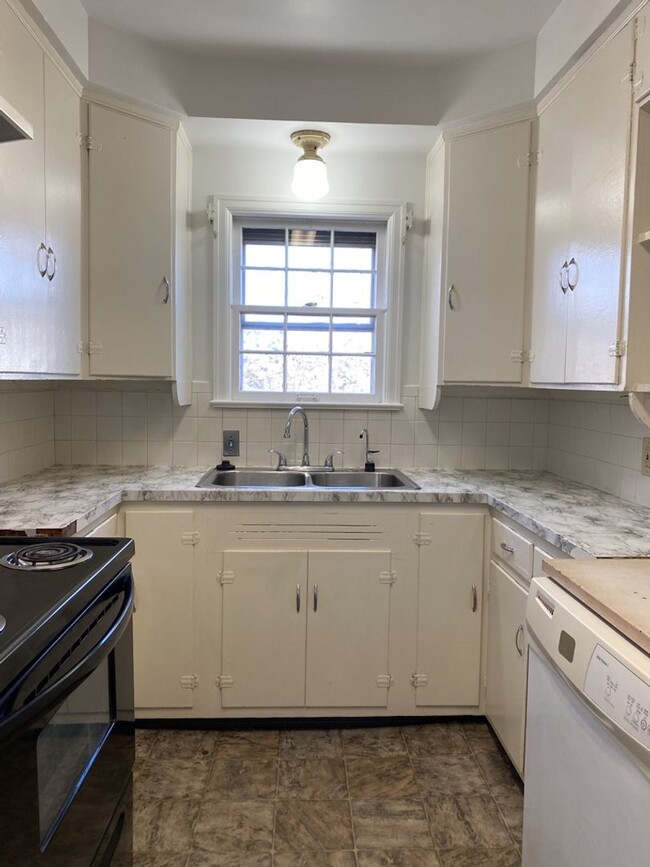 Building Photo - 2 Bed / 2 Bath Home - Close to UNC