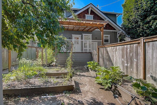 Building Photo - 5042 7th Ave NE