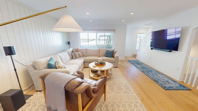 Building Photo - BRAND NEW CONDO | EV Charging