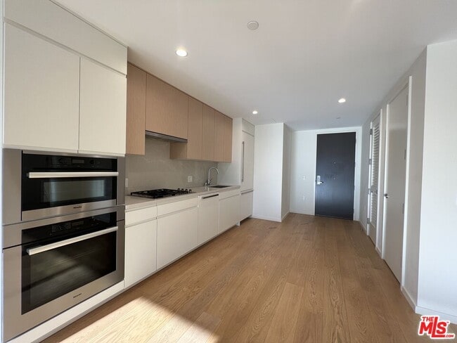 Building Photo - 877 Francisco St