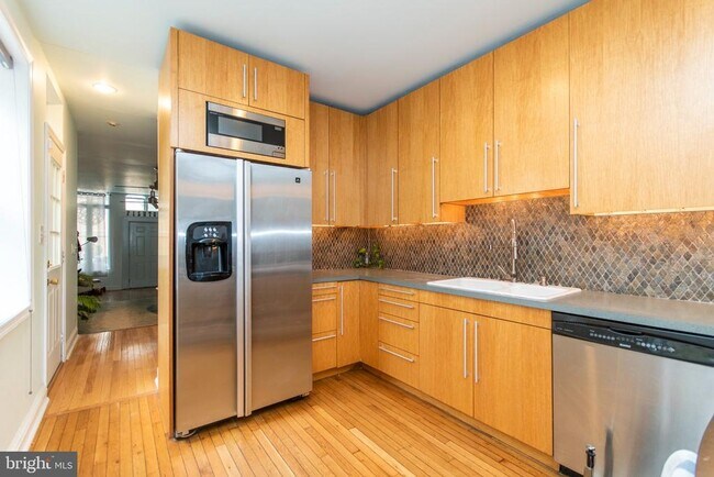 Building Photo - 108 Richmond St
