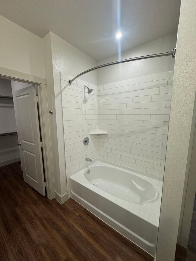 Building Photo - 615 E Foster Crossing Rd