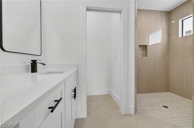 Building Photo - 208 Pembroke St