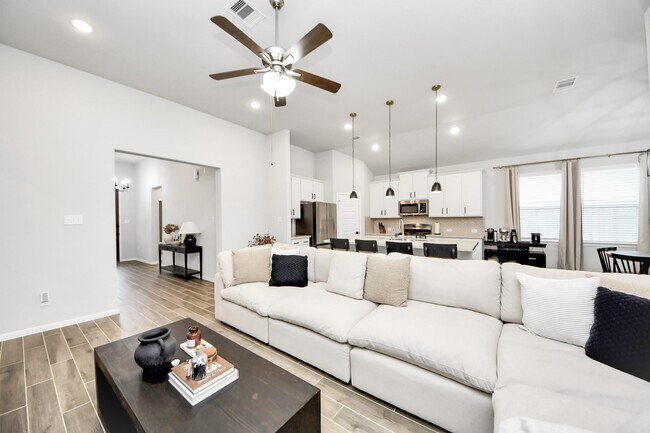 Building Photo - 6618 Beacon View Dr