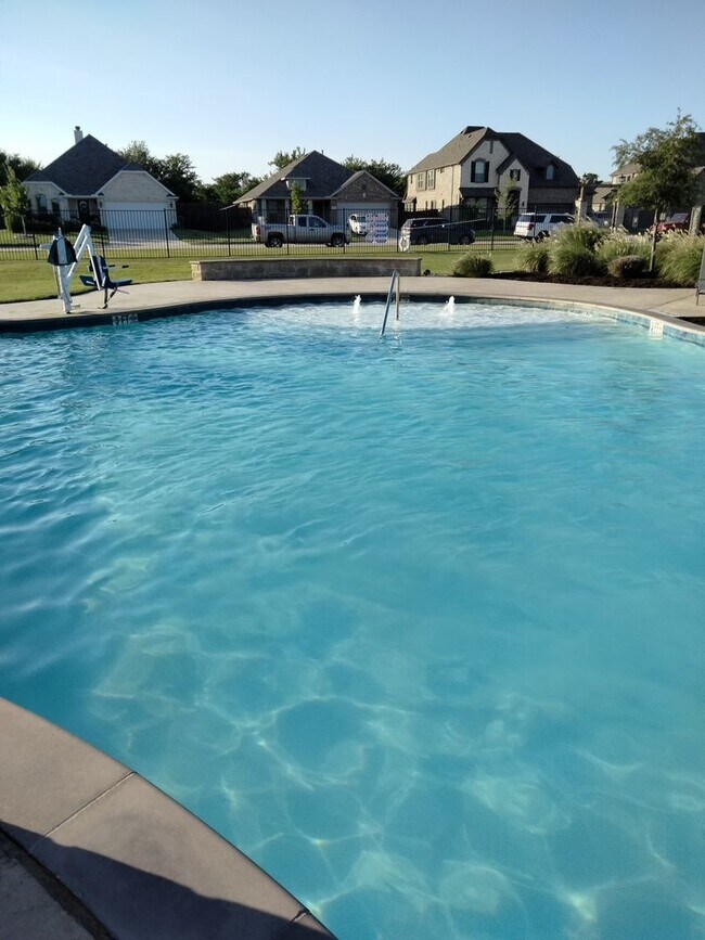 Building Photo - WEST SHERMAN 3/2/2 DESIRABLE AUSTIN LANDING NEIGHBORHOOD WITH COMMUNITY POOL!