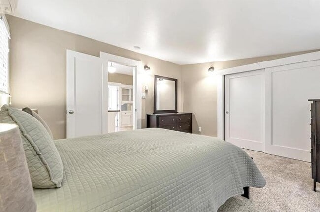 Building Photo - 1358 Fremont St