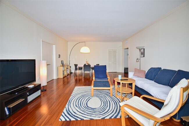 Building Photo - 2425 Underwood St