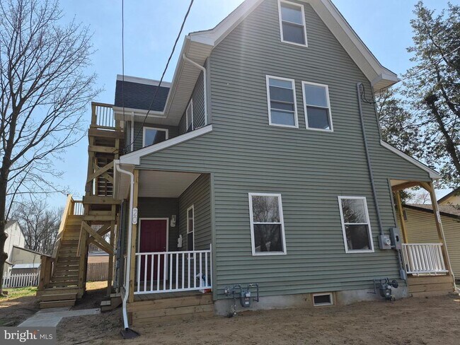 Building Photo - 20 Pine St