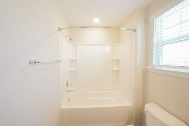 Building Photo - 165 Greyfield Cir