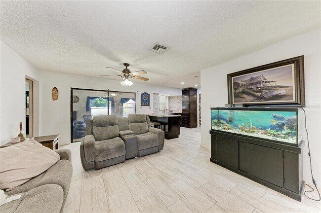 Building Photo - 1520 Sunnyhills Dr