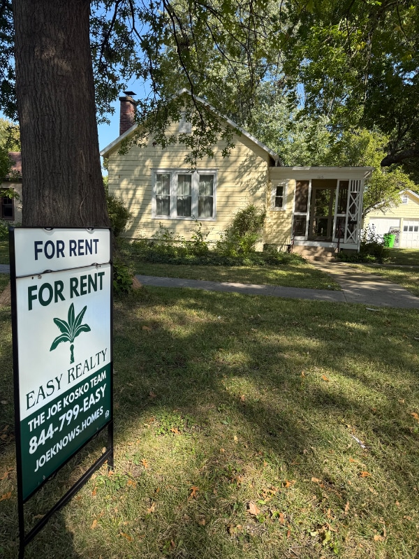 Building Photo - 1115 S Cedar St