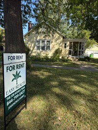 Building Photo - 1115 S Cedar St