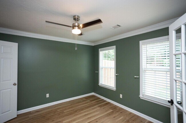 Building Photo - 6053 Sanibel Dr