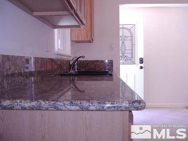 Building Photo - 479 W Plumb Ln
