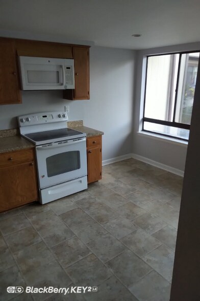 Building Photo - 18531 Split Rock Ln
