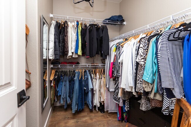 Building Photo - Stunning Flying Horse Patio Home with Stunning Views!!