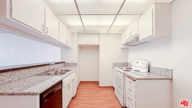 Building Photo - 400 La Fayette Park Pl