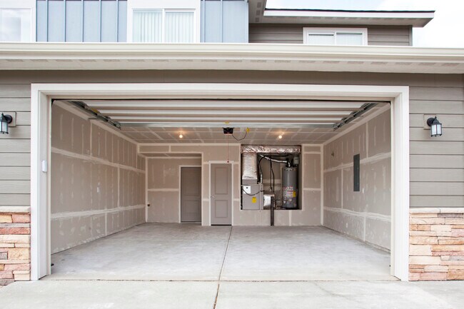 Building Photo - 3027 N Sherwood Dr