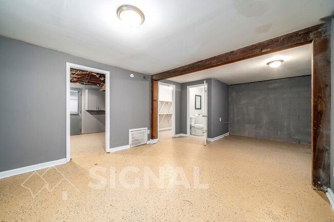 Building Photo - 1652 Roberta Ln