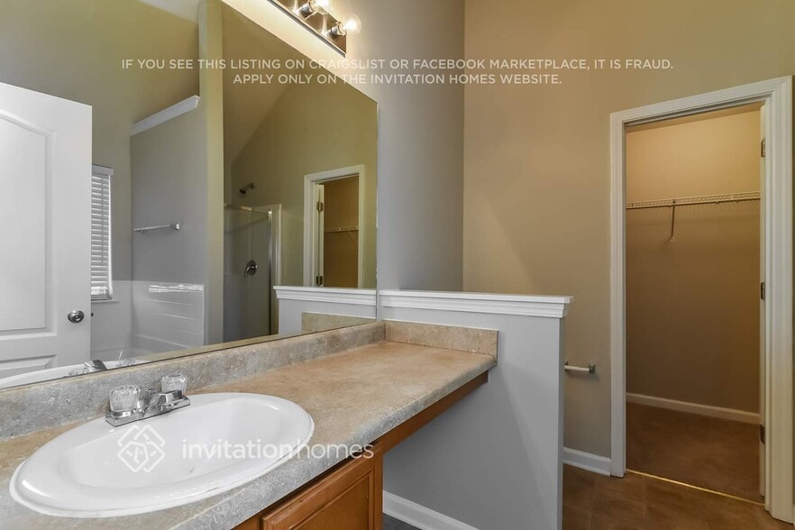 Building Photo - 3967 Rosebud Park Dr