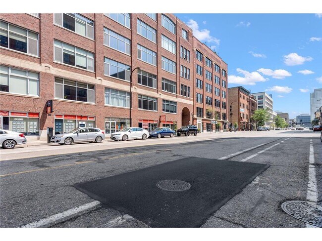 Building Photo - 718 N Washington Ave