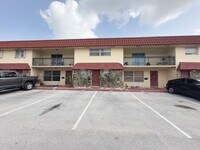 Building Photo - 6631 SW 41st Pl