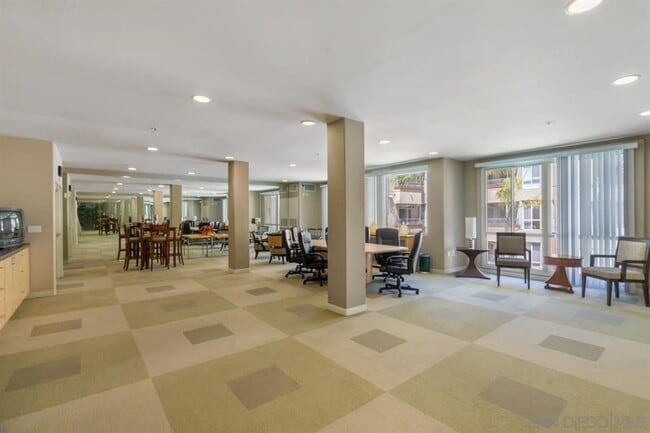 Building Photo - Beautiful One Bedroom Condo in the " Piazza Palermo." building! Pet considered!!