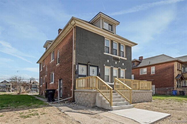 Building Photo - 3217 Elmhurst St