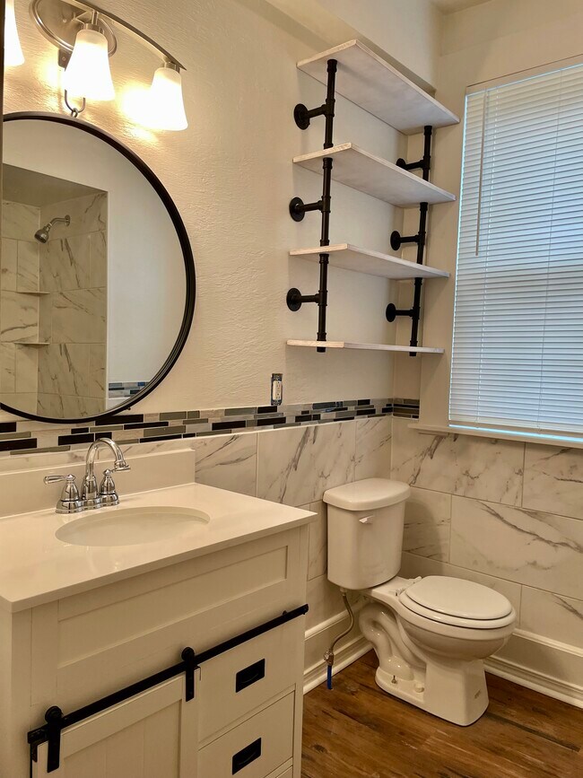 Building Photo - 676 Middle Ave