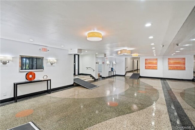 Building Photo - 33 William St