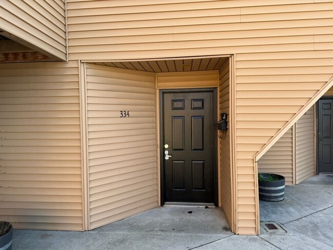 Building Photo - ** Holiday Special ** No rent until January 1st, 2026 plus $100 CASH bonus - Exp. 12/31/25