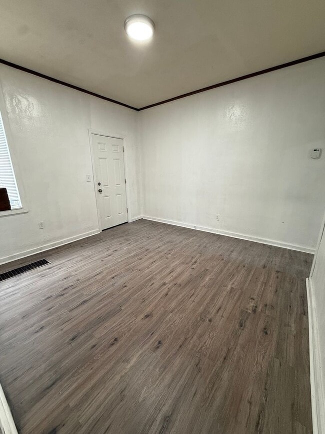 Building Photo - Brighton Heights 2-Bedroom Townhome – Quiet Living with Easy Downtown Access