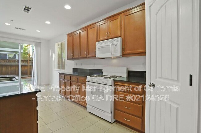 Building Photo - 2446 Mojave Dr