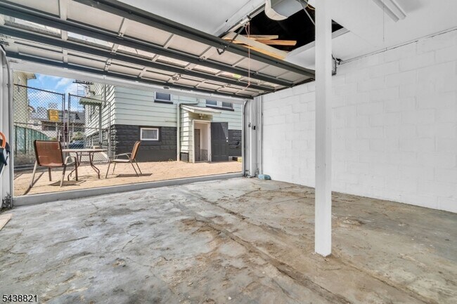 Building Photo - 206 Highland Ave
