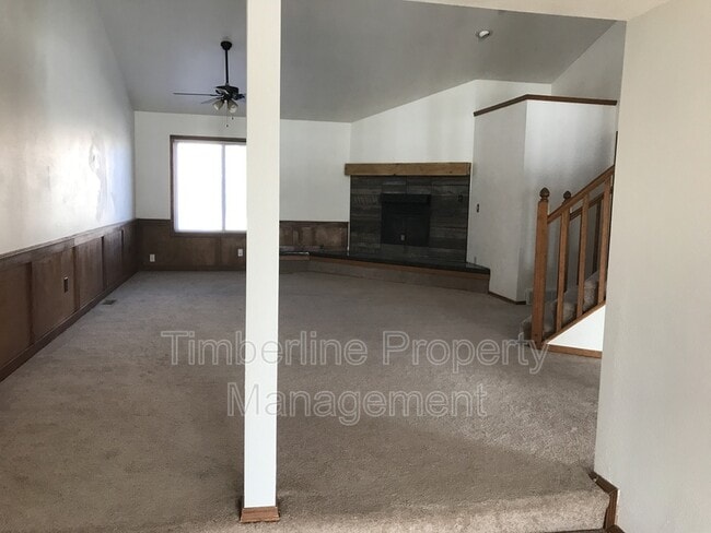 Building Photo - 936 Caribou Dr W