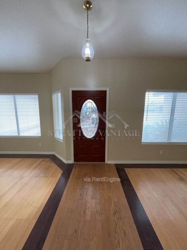 Building Photo - 8760 E Winnston Cir